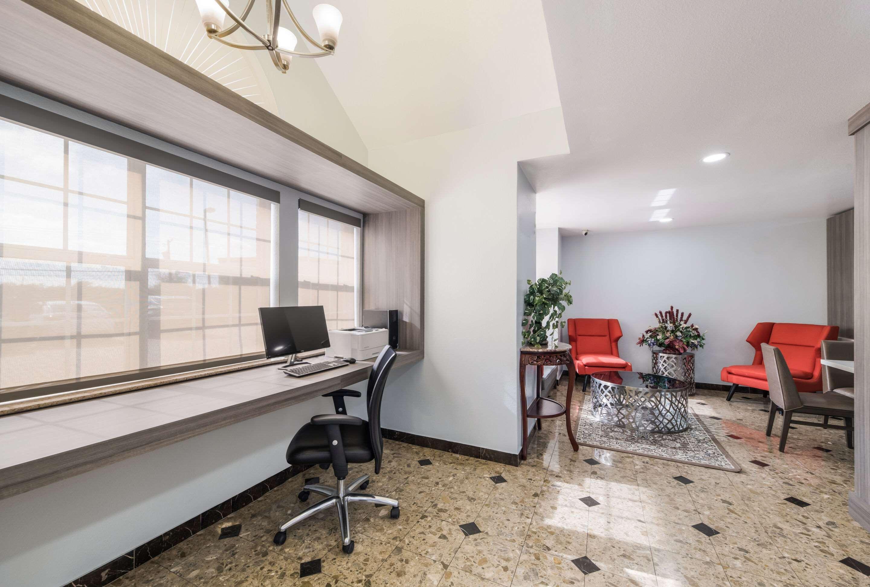 Quality Inn & Suites North Mesquite I-30 Bagian luar foto